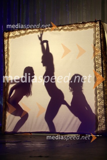 Moški večer s Hally Thomas v Mondu, nekaj fotografij ni primernih za mlajše od 18 let