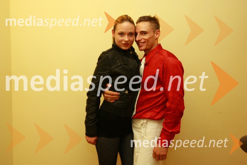 Anja Poštrak in Marcello Bravo, pornozvezdaMoški večer s Hally Thomas v Mondu, nekaj fotografij ni primernih za mlajše od 18 let