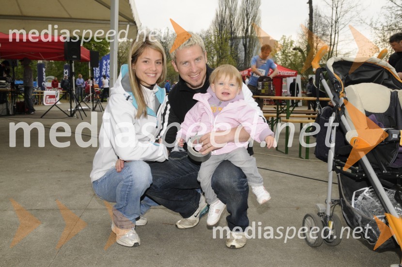 Rene Mlekuž, nekdanji alpski smučar, soproga Nika in hčerka LijaFormaraton 2010, 2. dobrodelni tek