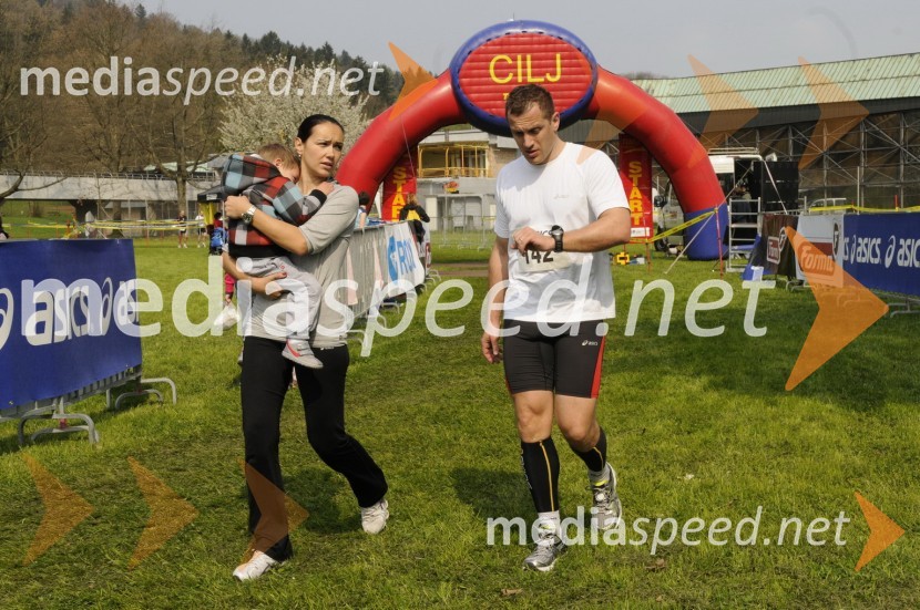Jure Košir, nekdanji alpski smučar ter organizator dogodka, soproga Alenka in sin JalenFormaraton 2010, 2. dobrodelni tek