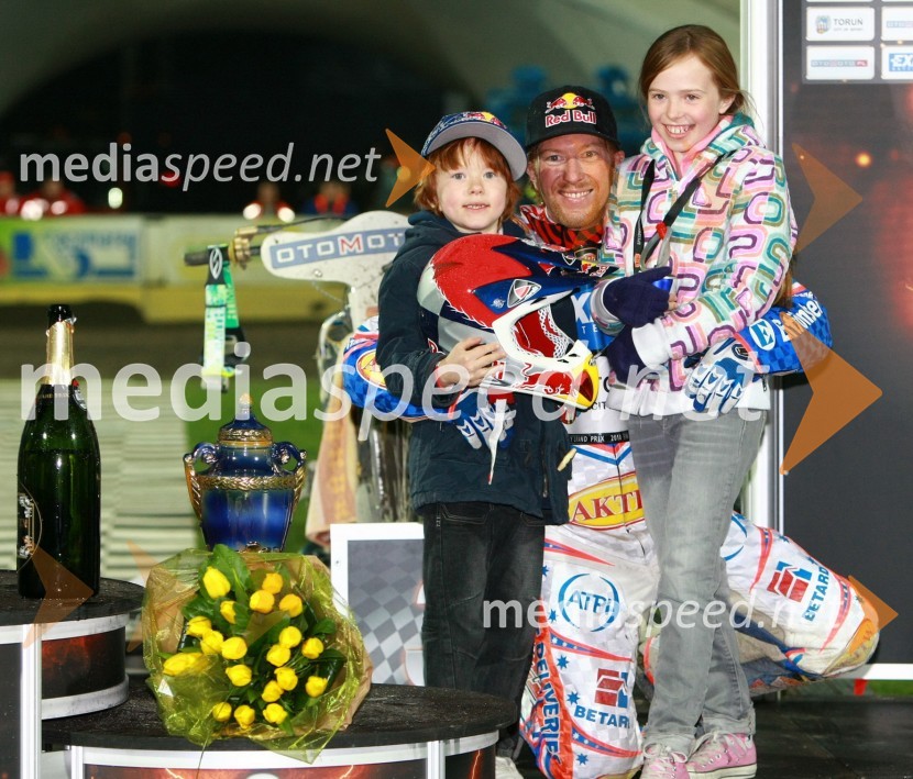 Jason Crump (Avstralija) ter njegova sin in hčerkaSpeedway, SGP 2010, VN Evrope, dirka