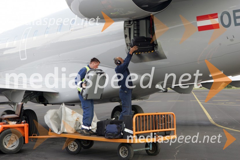 Nalaganje prtljageNovo letalo družbe Styrian Spirit