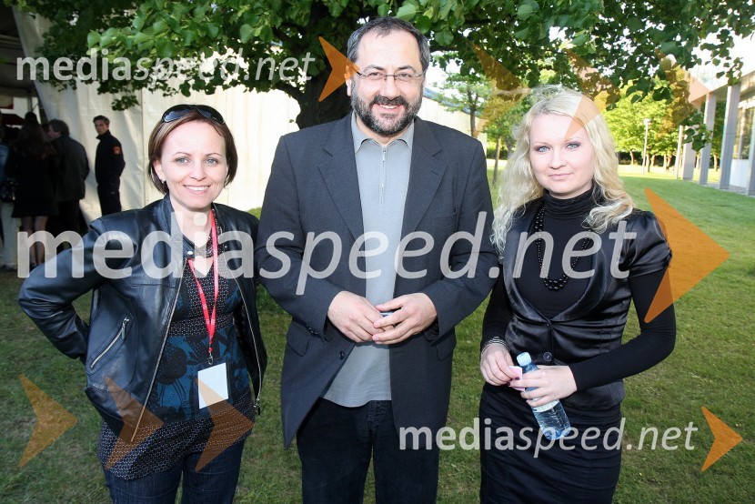 Nataša Kuhar, urednica uredništva dnevnega programa Radio Maribor, dr. József Györkös, državni sekretar Ministrstva za visoko šolstvo, znanost in tehnologijo ter Nataša Rižnar, novinarka Radia MariborRadio Maribor, prireditev ob 65 – letnici radia