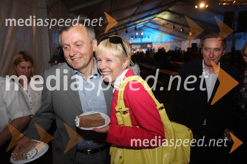 Anton Guzej, generalni direktor RTV Slovenija in Polona Komar, PR RTV SLORadio Maribor, prireditev ob 65 – letnici radia