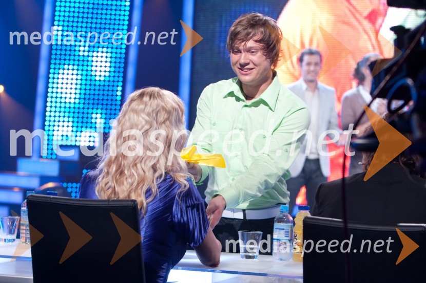 Lucienne Lončina, članica žirije in član skupine Oktet 92. polfinalna oddaja Slovenija ima talent