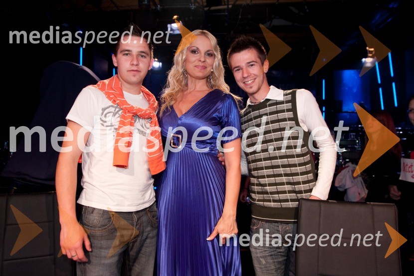 Lucienne Lončina, glasbenica z obiskovalci2. polfinalna oddaja Slovenija ima talent