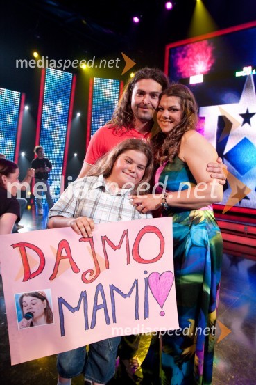 Sanja Poljšak Pesan, zmagovalka 2. polfinalne oddaje z možem in hčerjo2. polfinalna oddaja Slovenija ima talent