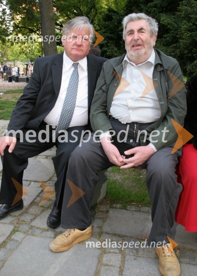 Tone Partljič, predsednik Sveta Borštnikovega srečanja in Polde Bibič, igralecStroj Hamlet, premiera drame SNG Maribor