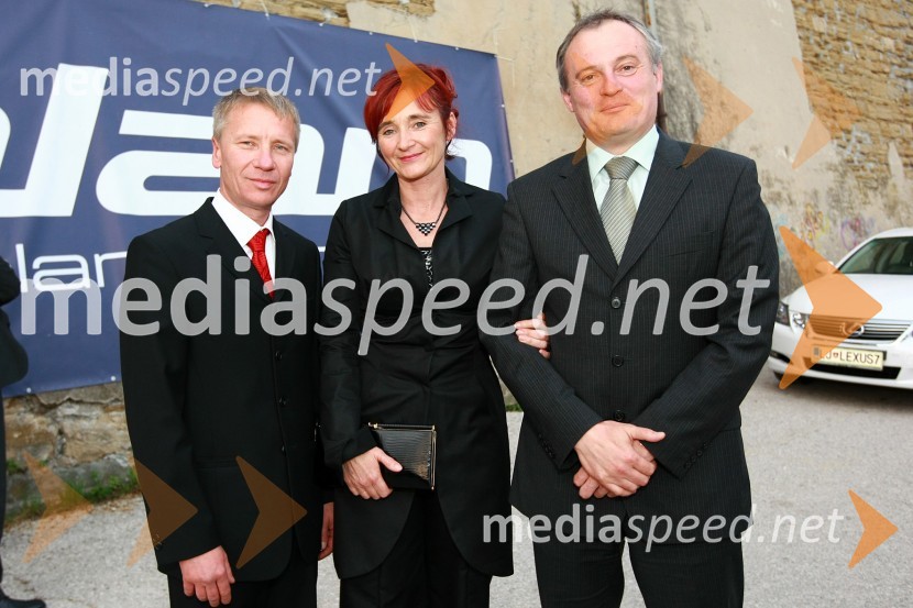 Dr. Robert Ferko, predsednik uprave podjetja Elan d.o.o., Aleksander Svetelšek, predsednik uprave družbe Petrol d.d. in soproga SašaEkskluzivna predstavitev jadrnic Elan 350 R - Evolution in Elan impression 444 Evolution