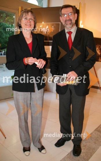 Dr. Jure Zupan, minister za znanost, visoko šolstvo in tehnologijo s soprogo BredoStroj Hamlet, premiera drame SNG Maribor