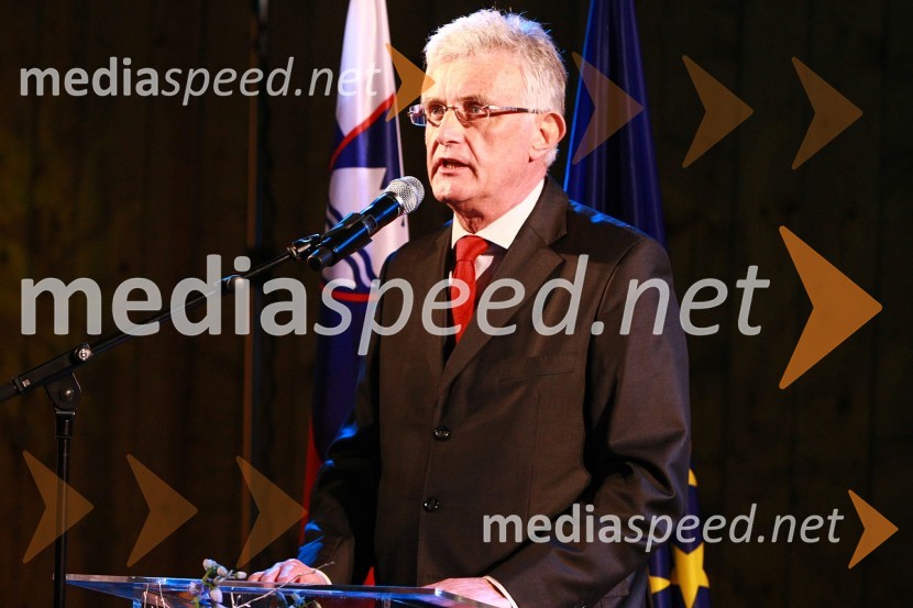 Dr. Pavel Gantar, predsednik Državnega zbora Republike SlovenijeEkskluzivna predstavitev jadrnic Elan 350 R - Evolution in Elan impression 444 Evolution