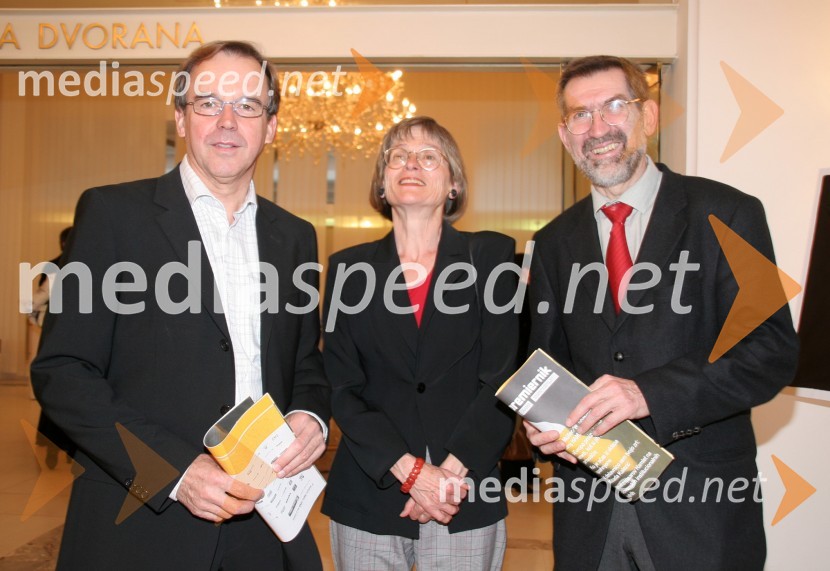 Milan Petek, poslanec v državnem zboru in dr. Jure Zupan, minister za znanost, visoko šolstvo in tehnologijo s soprogo BredoStroj Hamlet, premiera drame SNG Maribor