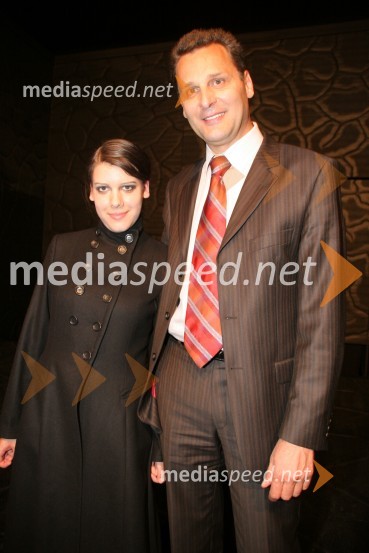 Danilo Rošker, direktor SNG Maribor s hčerko AnjoStroj Hamlet, premiera drame SNG Maribor