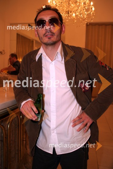 Tadej Toš, igralecStroj Hamlet, premiera drame SNG Maribor