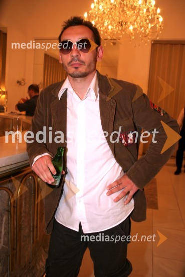 Tadej Toš, igralecStroj Hamlet, premiera drame SNG Maribor