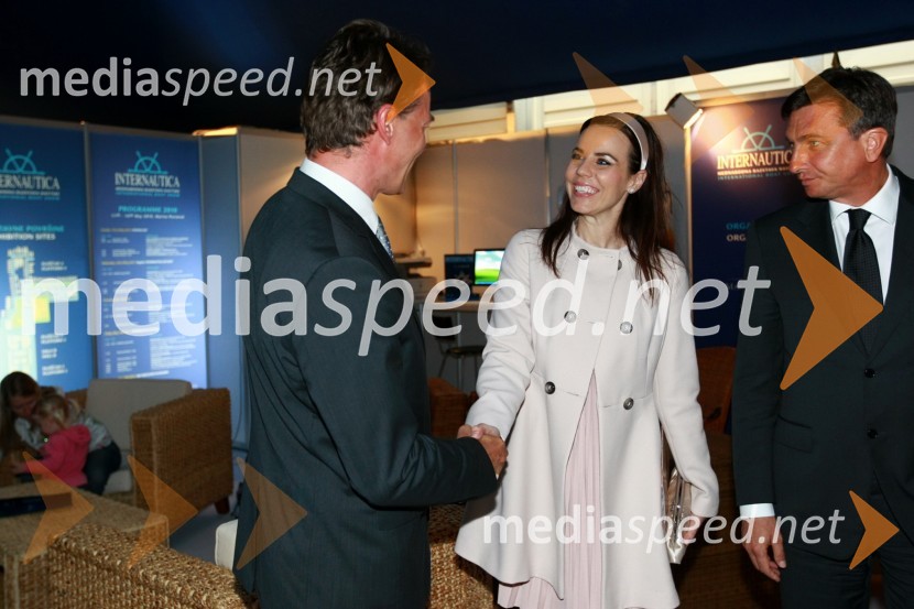 Henrik Gjerkeš, minister za lokalno samoupravo, Lorella Flego, povezovalka prireditve in Borut Pahor, predsednik vlade Republike Slovenije15. Internautica 2010, otvoritev
