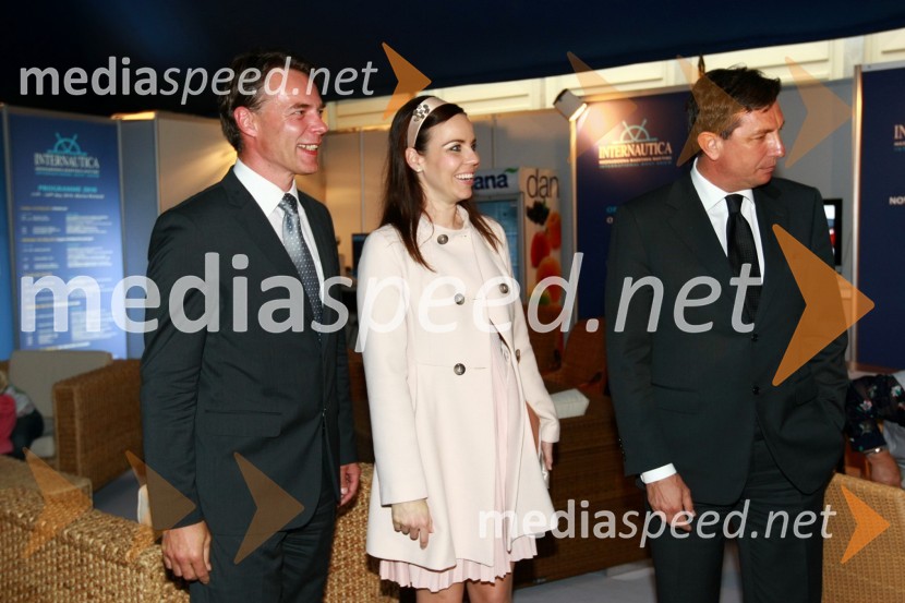 Henrik Gjerkeš, minister za lokalno samoupravo, Lorella Flego, povezovalka prireditve in Borut Pahor, predsednik vlade Republike Slovenije15. Internautica 2010, otvoritev