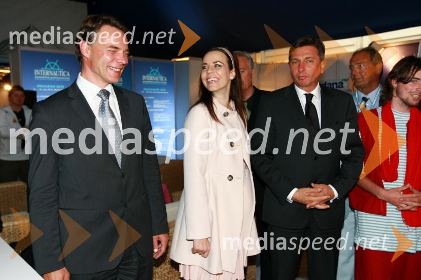 Henrik Gjerkeš, minister za lokalno samoupravo, Lorella Flego, povezovalka prireditve in Borut Pahor, predsednik vlade Republike Slovenije15. Internautica 2010, otvoritev