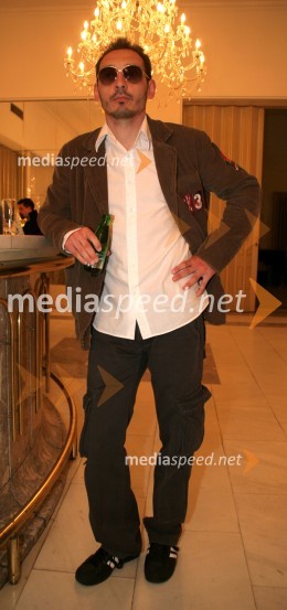 Tadej Toš, igralecStroj Hamlet, premiera drame SNG Maribor