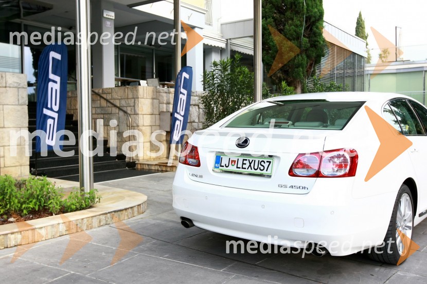 Lexus GS 450hEkskluzivna predstavitev jadrnic Elan 350 R - Evolution in Elan impression 444 Evolution