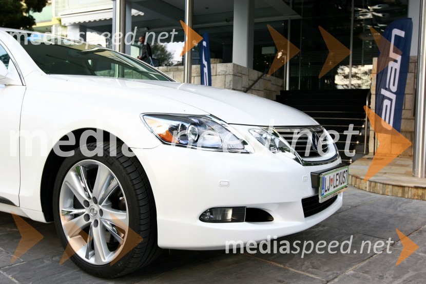 Lexus GS 450hEkskluzivna predstavitev jadrnic Elan 350 R - Evolution in Elan impression 444 Evolution