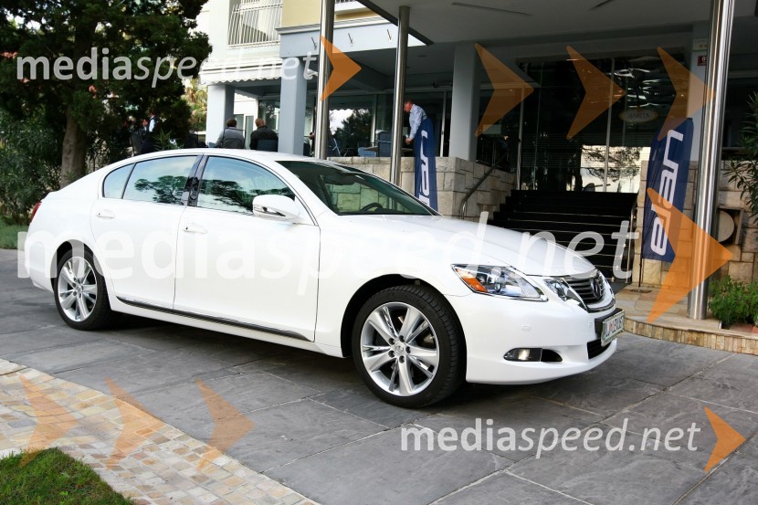 Lexus GS 450hEkskluzivna predstavitev jadrnic Elan 350 R - Evolution in Elan impression 444 Evolution