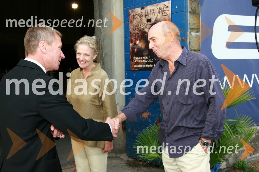 Dr. Robert Ferko, predsednik uprave podjetja Elan d.o.o., ... in ...Ekskluzivna predstavitev jadrnic Elan 350 R - Evolution in Elan impression 444 Evolution