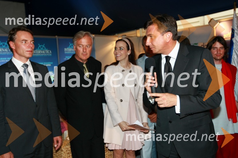 Henrik Gjerkeš, minister za lokalno samoupravo, Jurij Korenc, idejni oče in izvršni direktor Internautice, Lorella Flego, povezovalka prireditve in Borut Pahor, predsednik vlade Republike Slovenije15. Internautica 2010, otvoritev