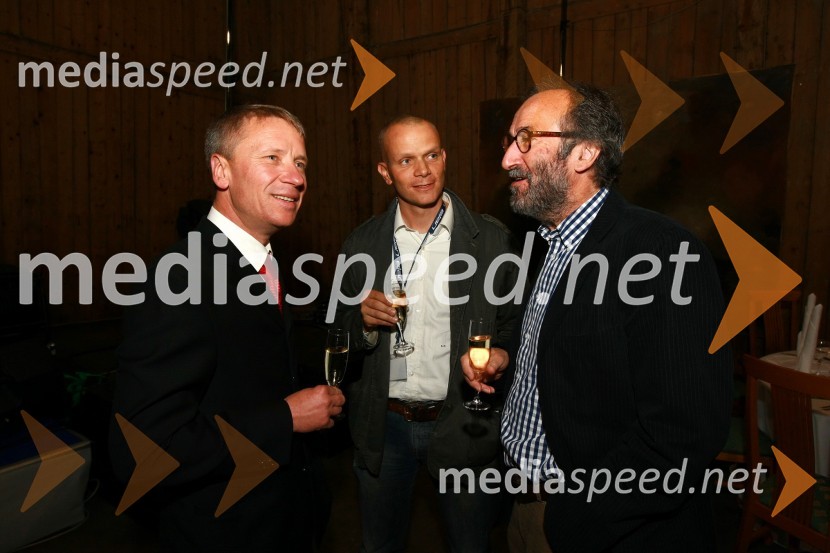 Dr. Robert Ferko, predsednik uprave podjetja Elan d.o.o., Luigi Coretti, Adria Ship in Rob Humphreys, oblikovalec Elanovih plovilEkskluzivna predstavitev jadrnic Elan 350 R - Evolution in Elan impression 444 Evolution