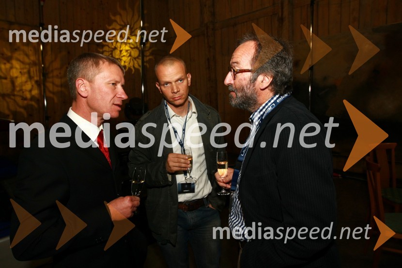 Dr. Robert Ferko, predsednik uprave podjetja Elan d.o.o., Luigi Coretti, Adria Ship in Rob Humphreys, oblikovalec Elanovih plovilEkskluzivna predstavitev jadrnic Elan 350 R - Evolution in Elan impression 444 Evolution