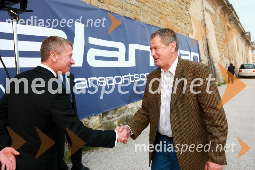 Dr. Robert Ferko, predsednik uprave podjetja Elan d.o.o. in ...Ekskluzivna predstavitev jadrnic Elan 350 R - Evolution in Elan impression 444 Evolution