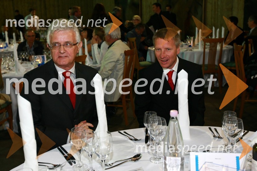 Dr. Pavel Gantar, predsednik Državnega zbora Republike Slovenije in dr. Robert Ferko, predsednik uprave podjetja Elan d.o.o.Ekskluzivna predstavitev jadrnic Elan 350 R - Evolution in Elan impression 444 Evolution