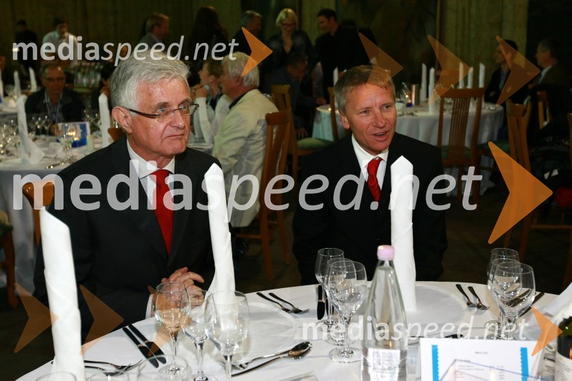 Dr. Pavel Gantar, predsednik Državnega zbora Republike Slovenije in dr. Robert Ferko, predsednik uprave podjetja Elan d.o.o.Ekskluzivna predstavitev jadrnic Elan 350 R - Evolution in Elan impression 444 Evolution