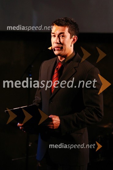 Taiji Tokuhisha, povezovalec programaEkskluzivna predstavitev jadrnic Elan 350 R - Evolution in Elan impression 444 Evolution