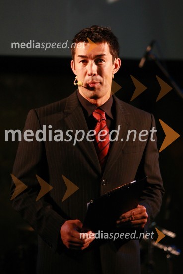 Taiji Tokuhisha, povezovalec programaEkskluzivna predstavitev jadrnic Elan 350 R - Evolution in Elan impression 444 Evolution