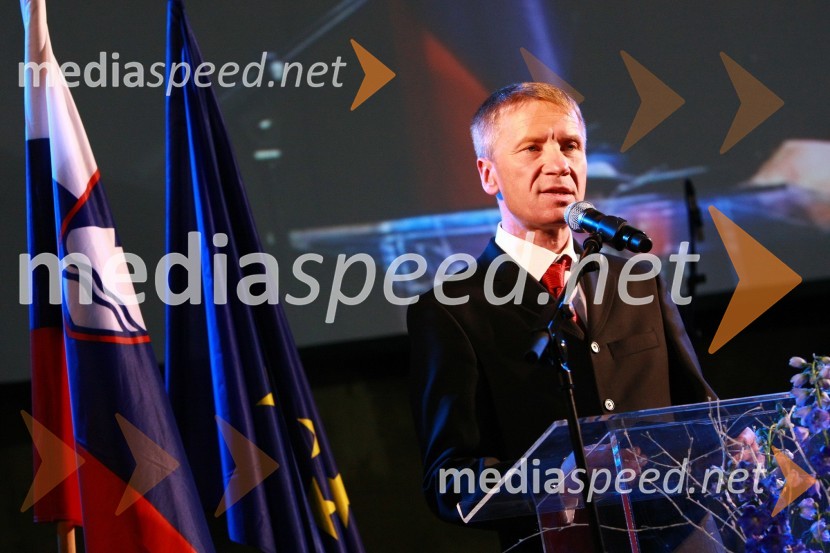 Dr. Robert Ferko, predsednik uprave podjetja Elan d.o.o.Ekskluzivna predstavitev jadrnic Elan 350 R - Evolution in Elan impression 444 Evolution