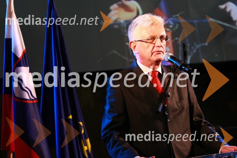 Dr. Pavel Gantar, predsednik Državnega zbora Republike SlovenijeEkskluzivna predstavitev jadrnic Elan 350 R - Evolution in Elan impression 444 Evolution