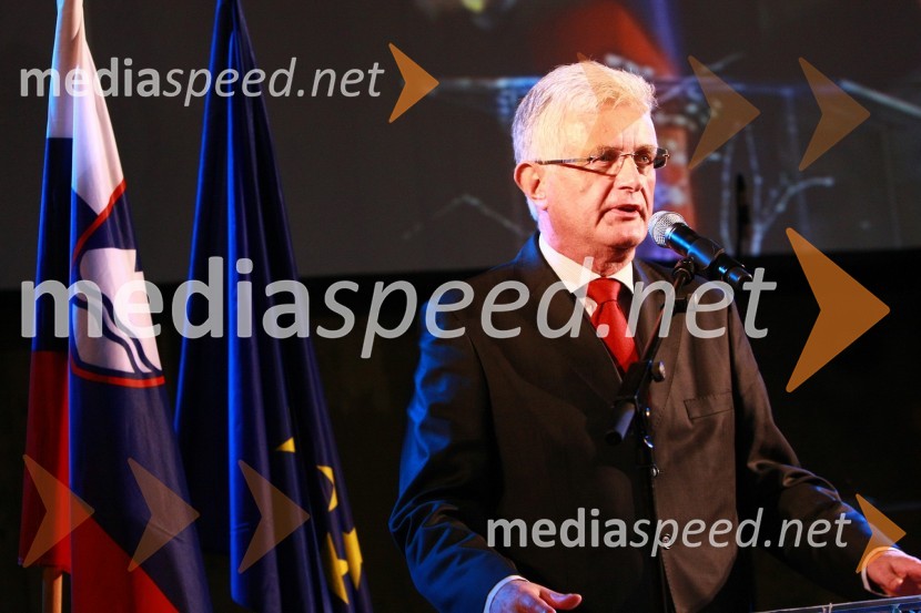 Dr. Pavel Gantar, predsednik Državnega zbora Republike SlovenijeEkskluzivna predstavitev jadrnic Elan 350 R - Evolution in Elan impression 444 Evolution