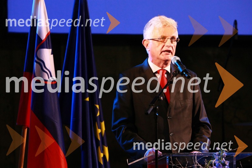 Dr. Pavel Gantar, predsednik Državnega zbora Republike SlovenijeEkskluzivna predstavitev jadrnic Elan 350 R - Evolution in Elan impression 444 Evolution