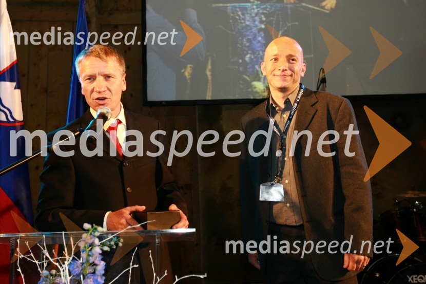 Dr. Robert Ferko, predsednik uprave podjetja Elan d.o.o. in Igor Zupan, vodja razvoja in tehnologije v Elan MarineEkskluzivna predstavitev jadrnic Elan 350 R - Evolution in Elan impression 444 Evolution