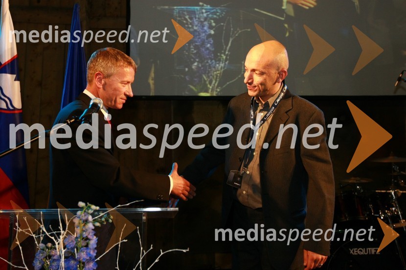 Dr. Robert Ferko, predsednik uprave podjetja Elan d.o.o. in Igor Zupan, vodja razvoja in tehnologije v Elan MarineEkskluzivna predstavitev jadrnic Elan 350 R - Evolution in Elan impression 444 Evolution