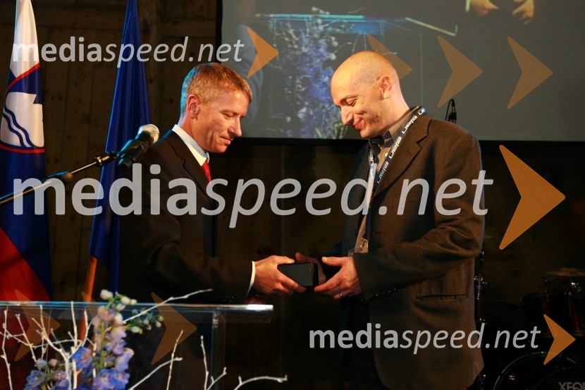 Dr. Robert Ferko, predsednik uprave podjetja Elan d.o.o. in Igor Zupan, vodja razvoja in tehnologije v Elan MarineEkskluzivna predstavitev jadrnic Elan 350 R - Evolution in Elan impression 444 Evolution