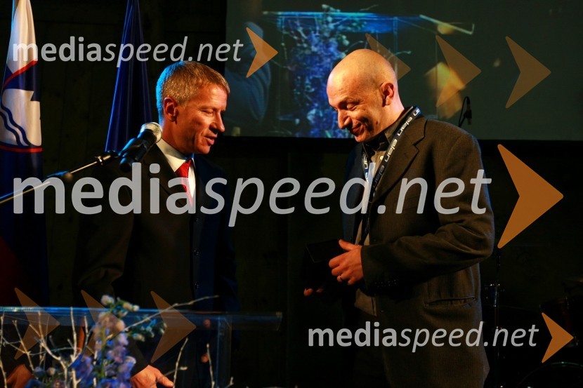 Dr. Robert Ferko, predsednik uprave podjetja Elan d.o.o. in Igor Zupan, vodja razvoja in tehnologije v Elan MarineEkskluzivna predstavitev jadrnic Elan 350 R - Evolution in Elan impression 444 Evolution