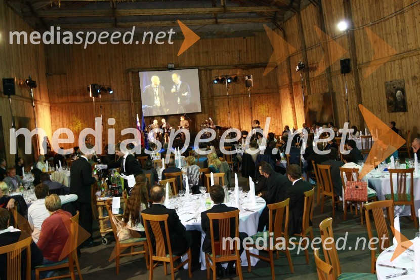 Ekskluzivna predstavitev jadrnic Elan 350 R - Evolution in Elan impression 444 EvolutionEkskluzivna predstavitev jadrnic Elan 350 R - Evolution in Elan impression 444 Evolution