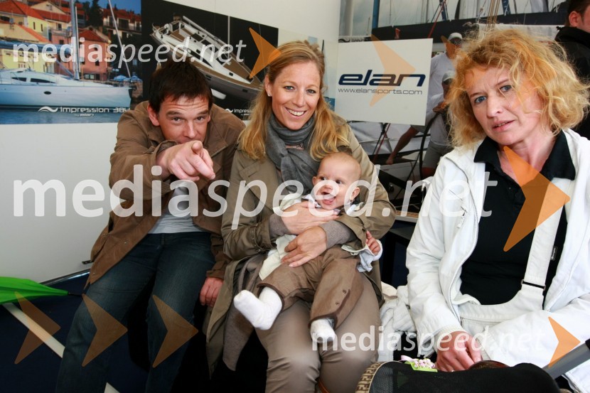 ..., Urška Hrovat, nekdanja alpska smučarka in sin Filip ter Polona Ivanež, Elan prodaja

15. Internautica 2010, otvoritev