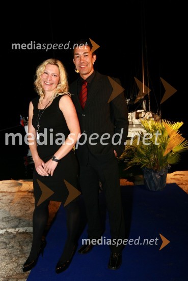 Polona Okorn, vodja marketinga Elan Marine in odnosov z javnostmi Elan skupine ter Taiji Tokuhisha, povezovalec programaEkskluzivna predstavitev jadrnic Elan 350 R - Evolution in Elan impression 444 Evolution