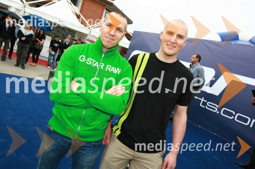 Mitja Valenčič in Andrej Šporn, smučarja15. Internautica 2010, otvoritev