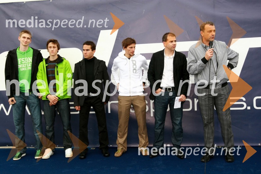 Mitja Mežnar, Peter Prevc, Jernej Damjan, Robert Kranjec smučarski skakalci, Leon Korošec, izvršni direktor zimske divizije in Dušan Blažič, vodja tekmovalne ekipe Elan skupine15. Internautica 2010, otvoritev