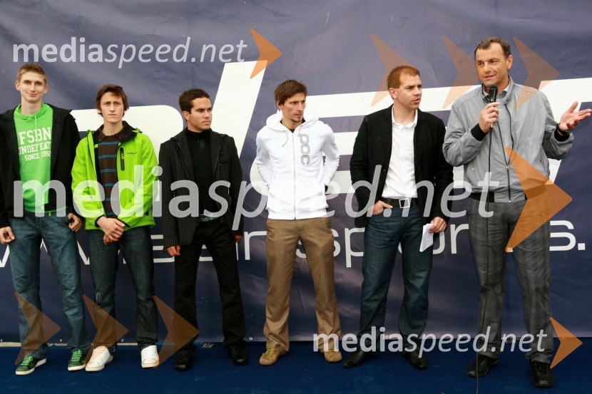 Mitja Mežnar, Peter Prevc, Jernej Damjan, Robert Kranjec smučarski skakalci, Leon Korošec, izvršni direktor zimske divizije in Dušan Blažič, vodja tekmovalne ekipe Elan skupine15. Internautica 2010, otvoritev