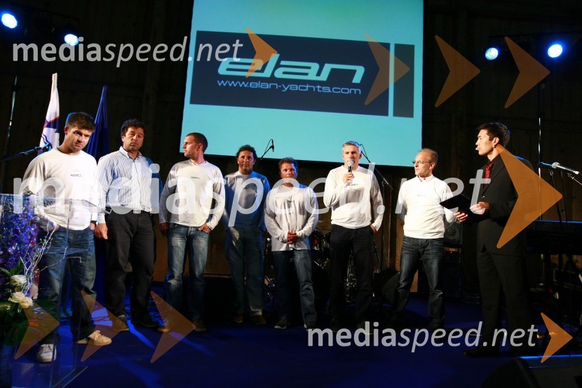 ... in Taiji Tokuhisha, povezovalec programaEkskluzivna predstavitev jadrnic Elan 350 R - Evolution in Elan impression 444 Evolution